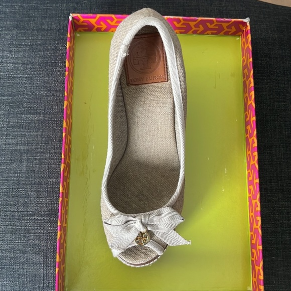 Tory Burch- Jackie Wedge - Picture 4 of 6